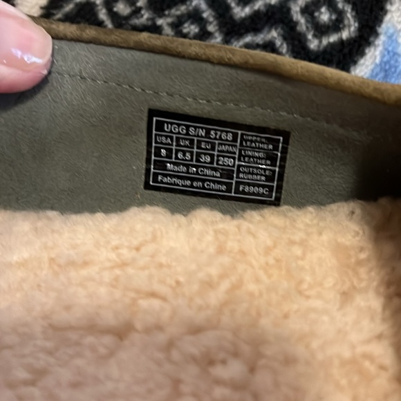 Ugg Moccasins EUC - Picture 6 of 6